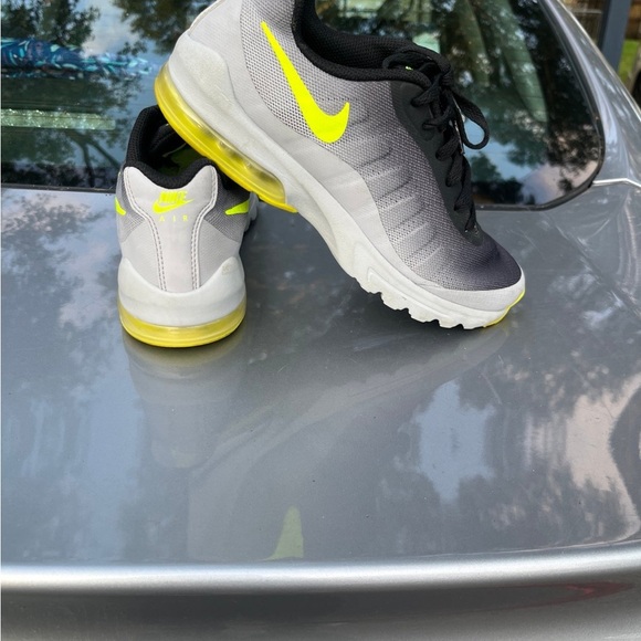 Nike - Picture 4 of 5